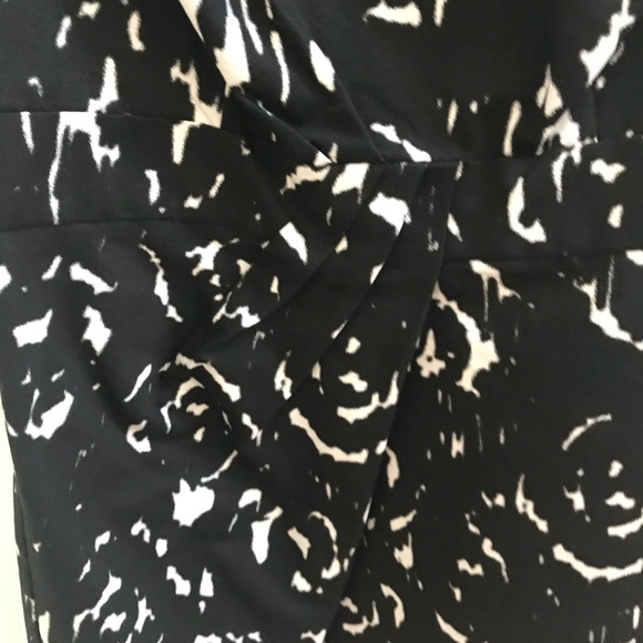 The Limited Black and White Lined Dress Size 10 - Picture 4 of 6